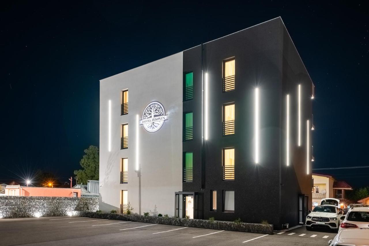 Hotel Zemplen Михаловце Екстериор снимка