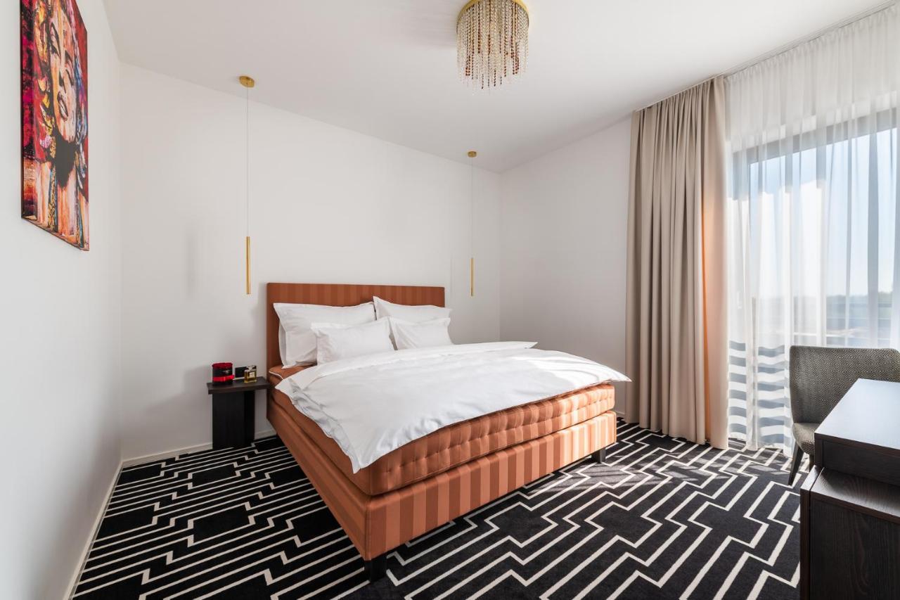 Hotel Zemplen Михаловце Екстериор снимка