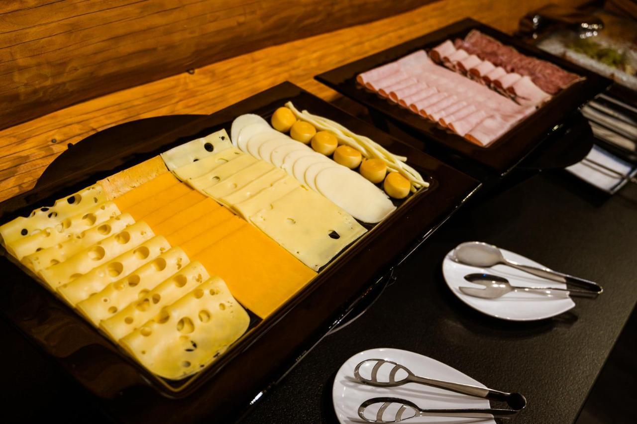 Hotel Zemplen Михаловце Екстериор снимка