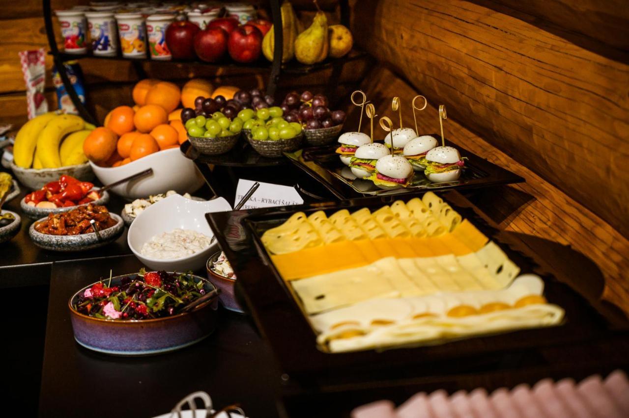 Hotel Zemplen Михаловце Екстериор снимка