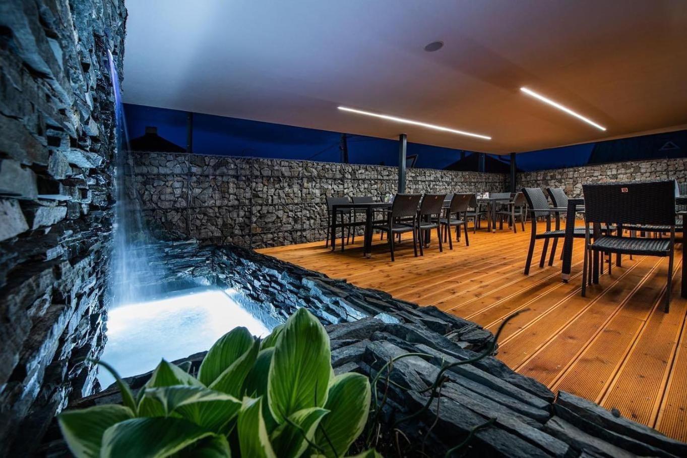 Hotel Zemplen Михаловце Екстериор снимка